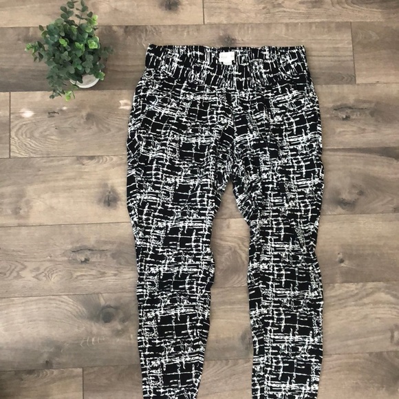 Maternity - BLACK AND WHITE CROP PANTS M - Picture 2 of 4